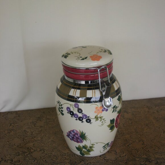 Oneida Ceramic Strawberry Plaid 8.5" Canister w/sealing Lid B-208 - Picture 4 of 6